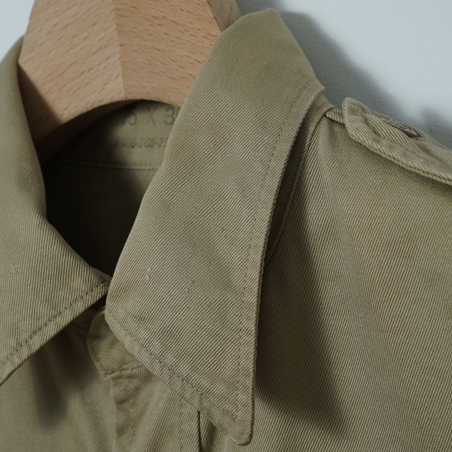 U.S. Military Cotton Sateen Utility Shirt / Late '60s-Early '70s (Made in USA)